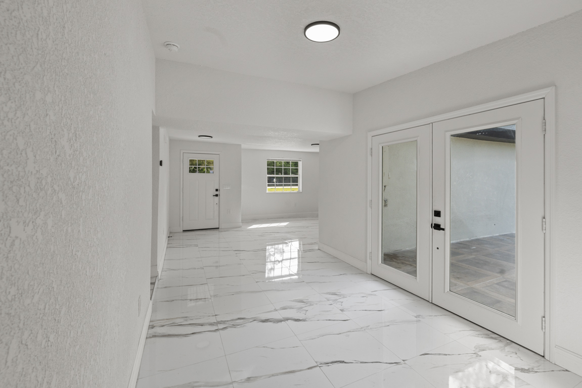 Interior photos of 1602 S Tanner Rd