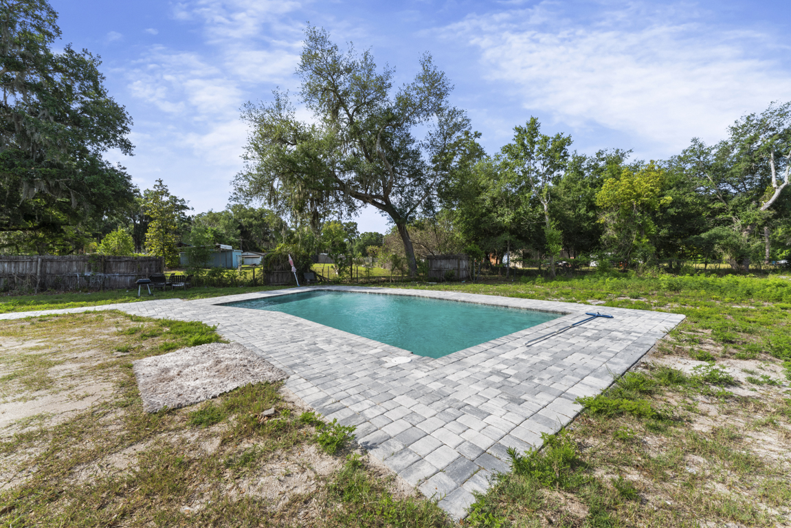 Pool & Yard photos of 1602 S Tanner Rd