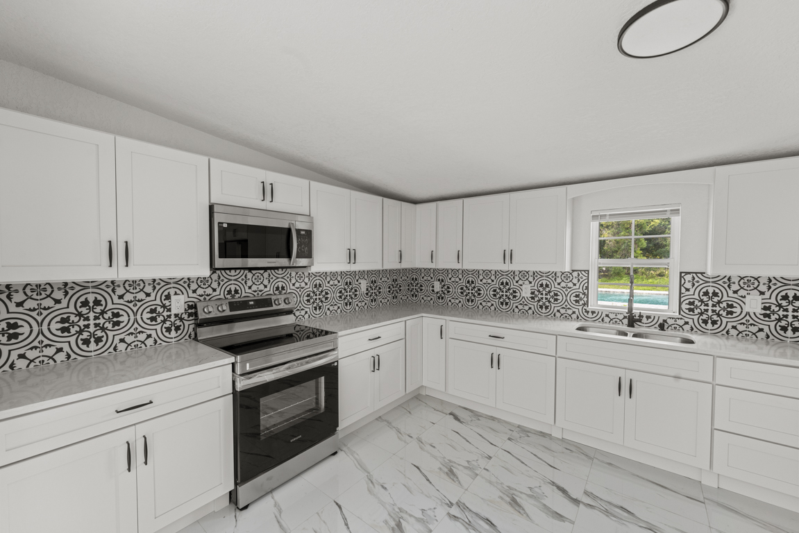 Kitchen & Dining photos of 1602 S Tanner Rd